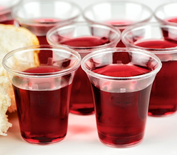Communion Cups Guide: Disposable, Glass, or Prefilled?