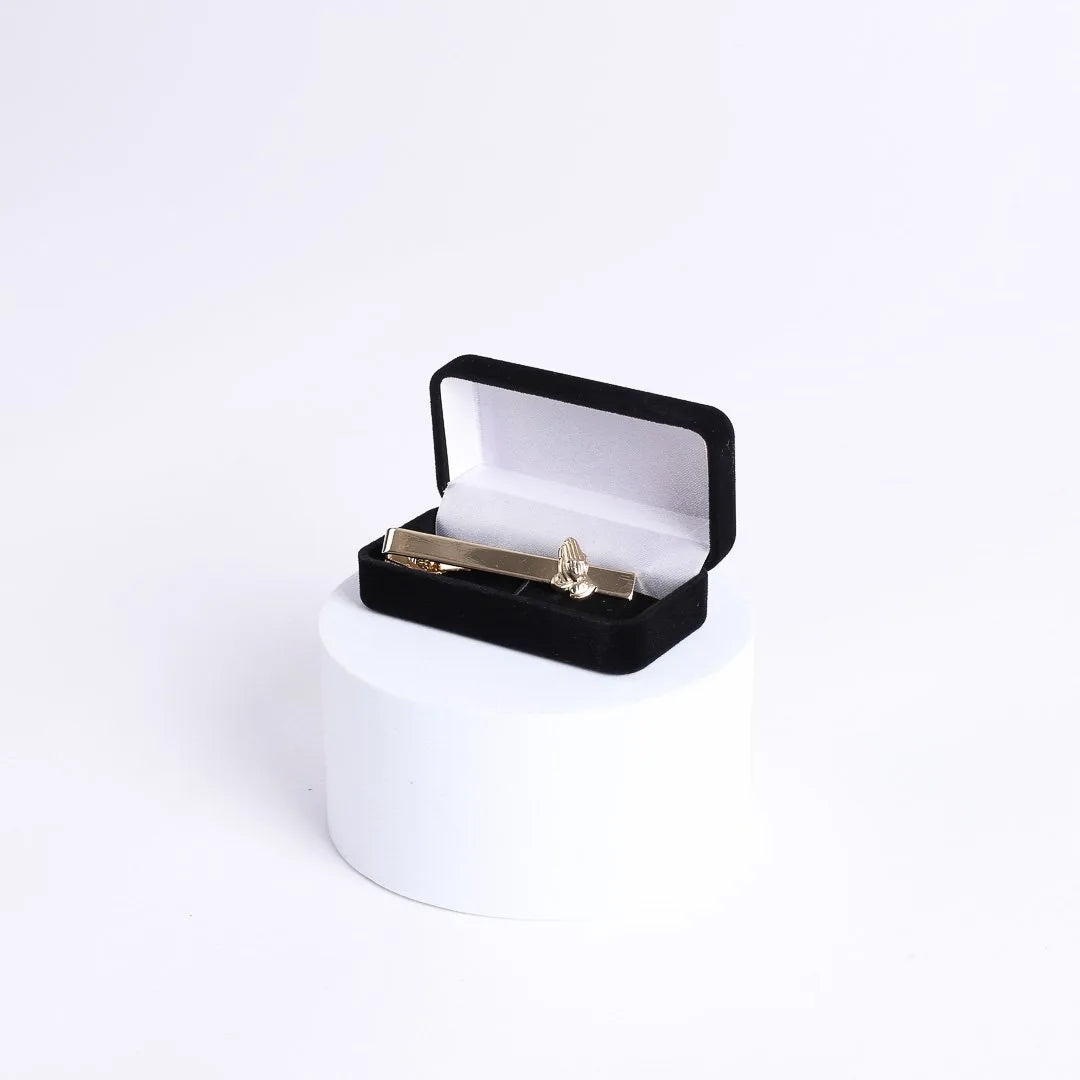 TIE BAR PRAYING HAND GOLD