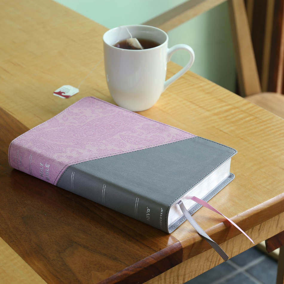 NIV, Personal Size Bible, Large Print, Red Letter Edition, Comfort Print – Leathersoft™ Large Print, product view 2