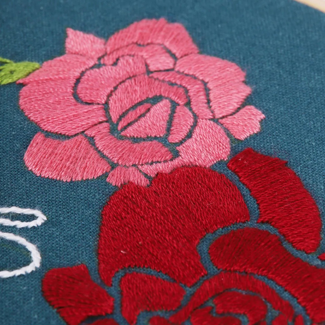 EMBROIDERY KIT - BE STILL 20.5cm