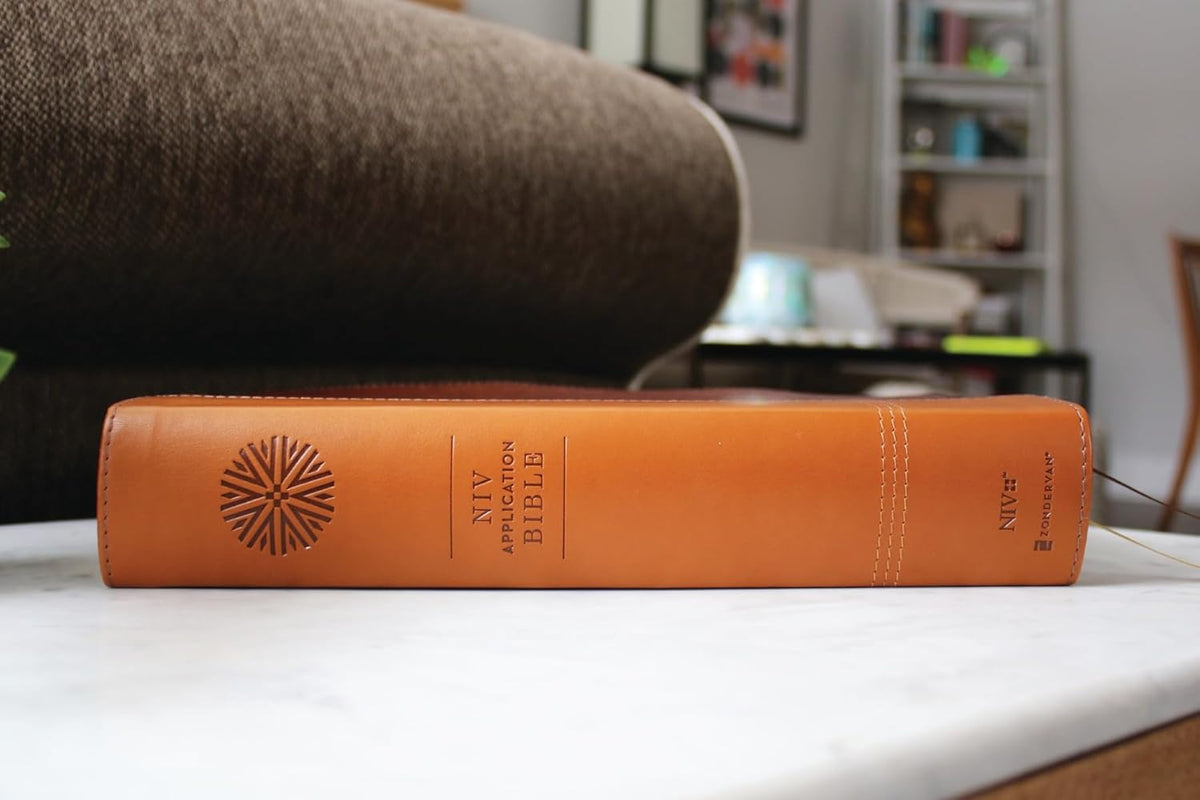 NIV Application Bible, Large Print, Red Letter, Comfort Print: Bringing the Ancient Message of the Bible, product view 3