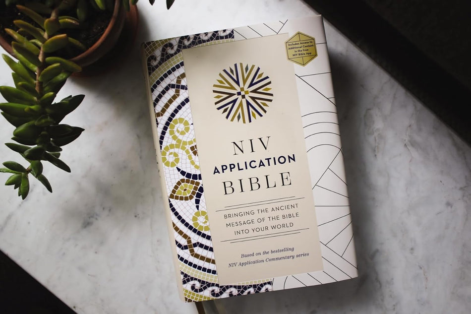 NIV Application Bible, Red Letter, Comfort Print: Bringing the Ancient Message of the Bible into Your World, product view 2