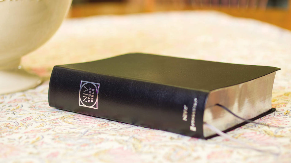 NIV Study Bible, Fully Revised Edition, Red Letter, Comfort Print – Bonded Leather, Black, Thumb Indexed, product view 2
