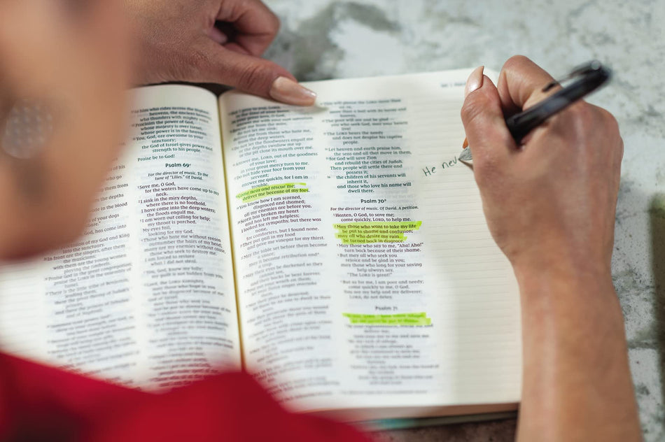 NIV, Journal the Word Bible (Perfect for Note-Taking), Double-Column, Cloth over Board, Navy Floral, Red, product view 2