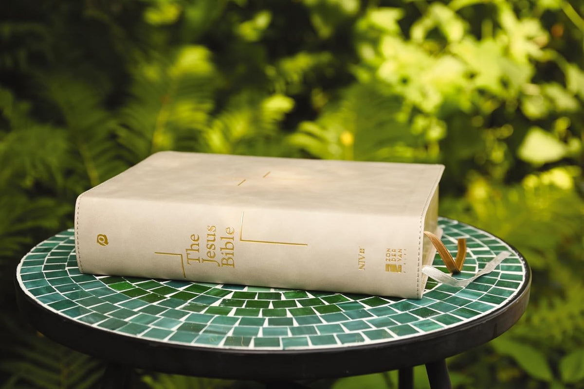 The Jesus Bible, NIV Edition, Comfort Print – Leathersoft™, Stone by HarperCollins, product view 11