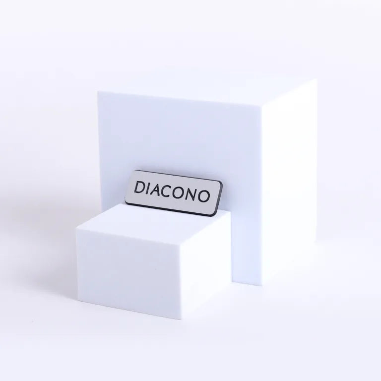 Badge Engraved – Spanish Contemporary Diacono – Silver Magnet