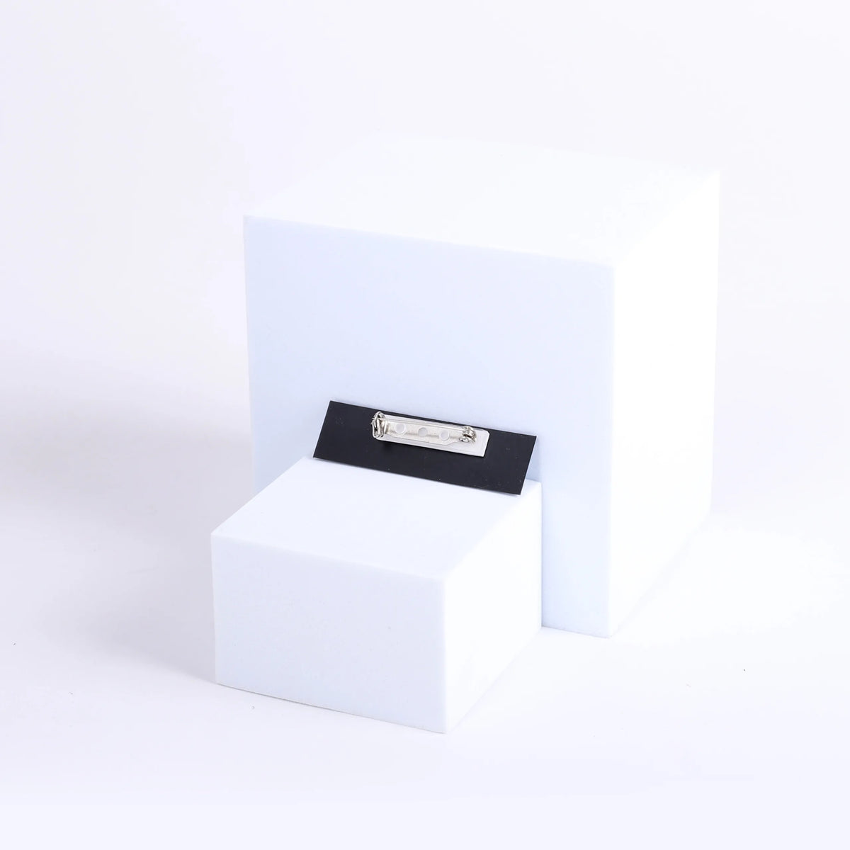 BADGE ENGRAVED MOTHER WHITE PIN