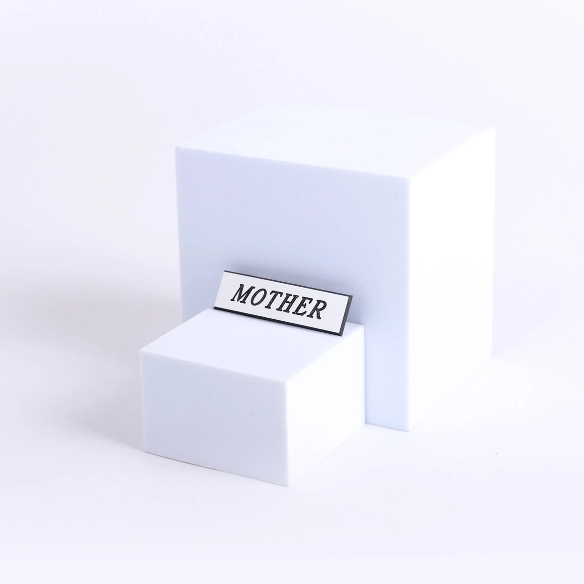 BADGE ENGRAVED MOTHER WHITE PIN
