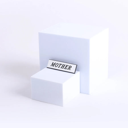 BADGE ENGRAVED MOTHER WHITE PIN