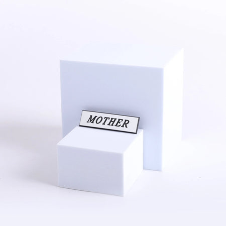 BADGE ENGRAVED MOTHER WHITE PIN