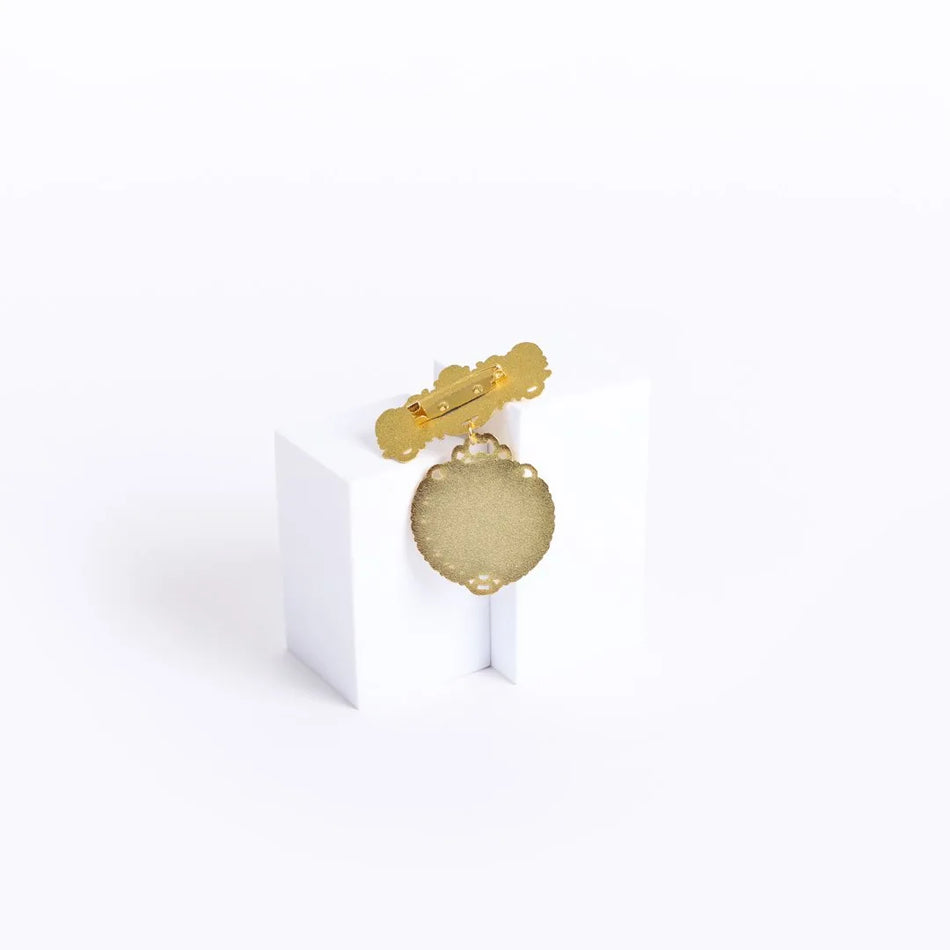 Badge Fancy Round Greeter Shaking Hands Pin