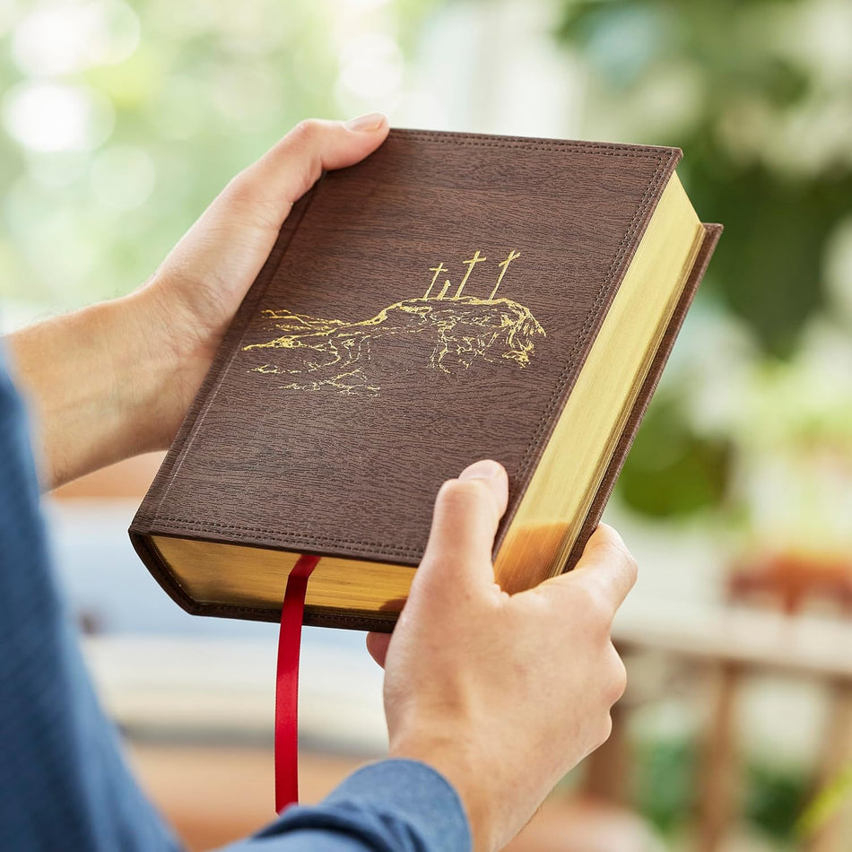 NKJV, Journal the Word Bible, Large Print, Red Letter Edition: Reflect, Journal, or Create Art Next to Your, product view 2