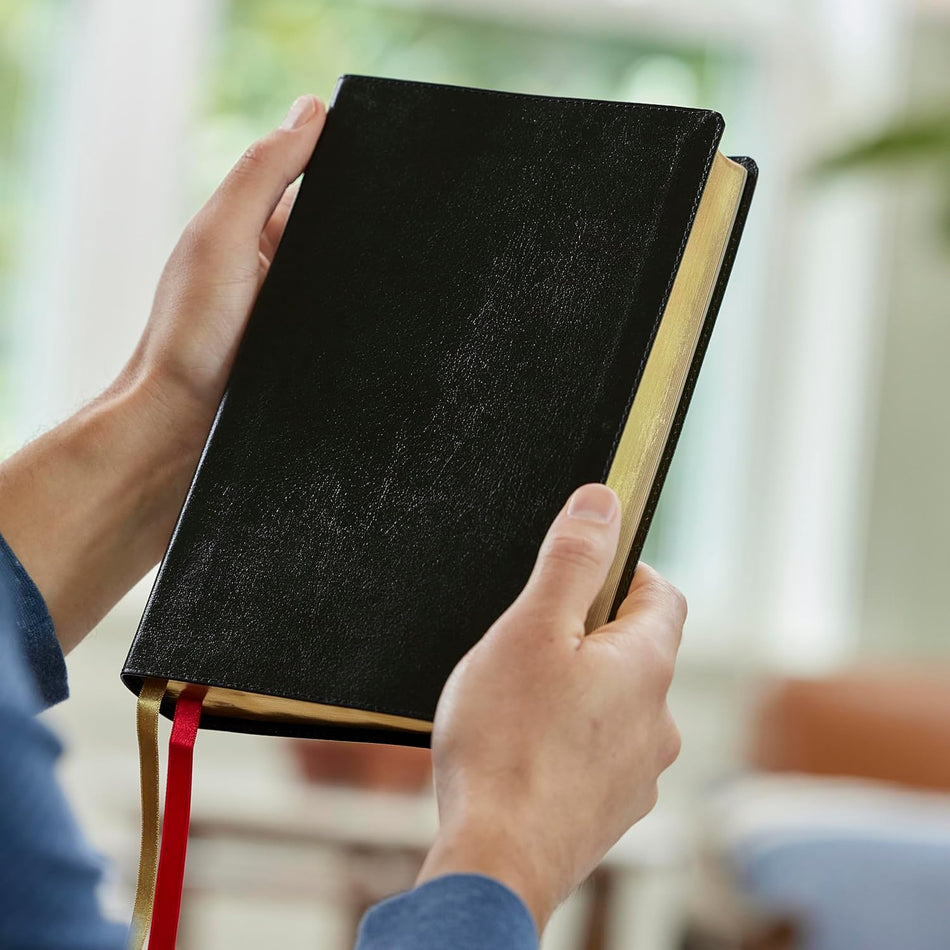 Enduring Word Study Bible: Pastoral Commentary from Every Chapter of the Bible, product view 2