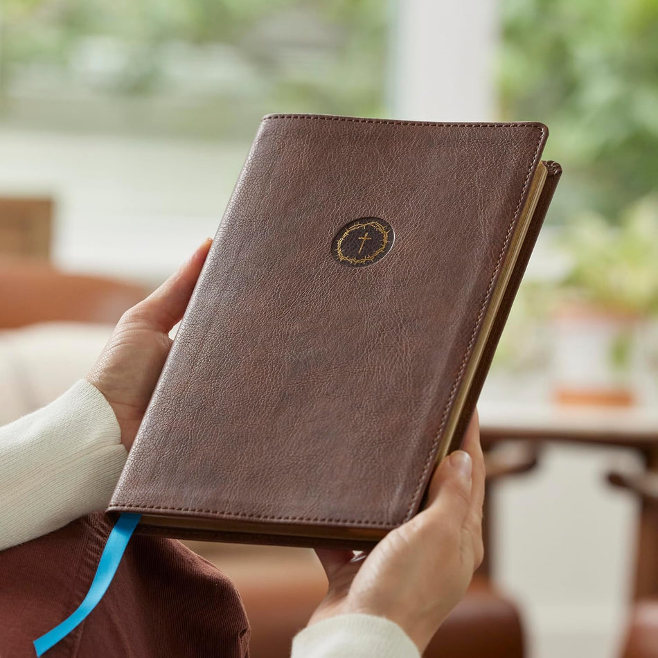 Spurgeon and the Gospels: The Gospels with Devotions from Charles Spurgeon, product view 2