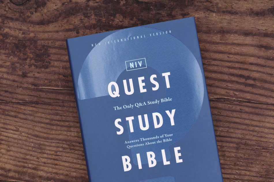 NIV, Quest Study Bible, Comfort Print: The Only Q and A Study Bible – Hardcover, Blue by HarperCollins, product view 2