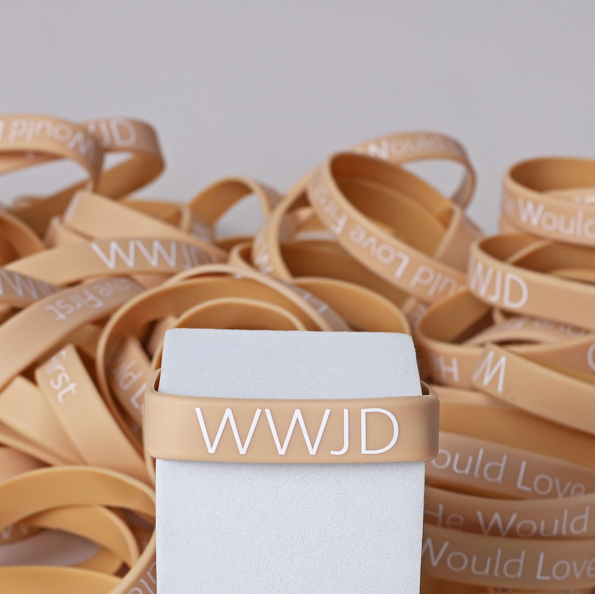 BRACELET SILICONE WWJD HE WOULD PEACH PK100