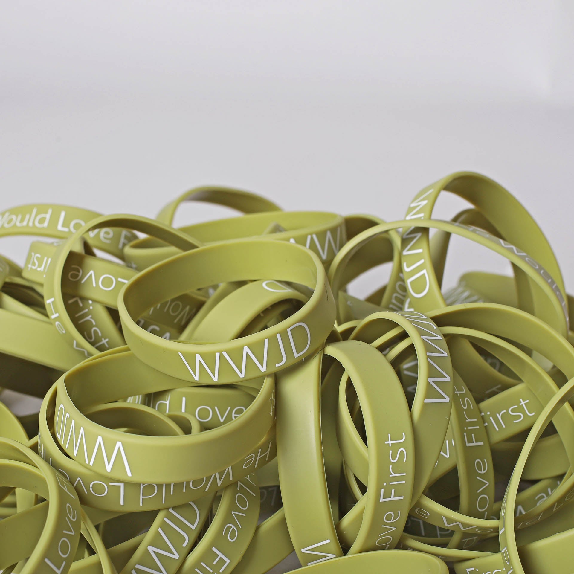 BRACELET SILICONE WWJD HE WOULD SAGE PK100