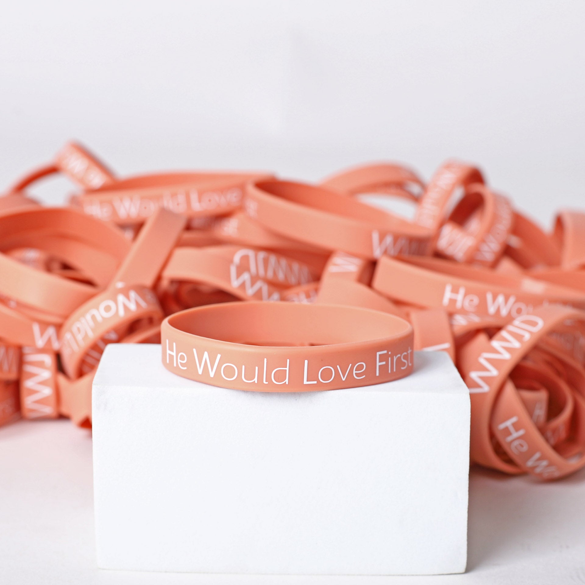 BRACELET SILICONE WWJD HE WOULD LT TERRACOTTA  PK100