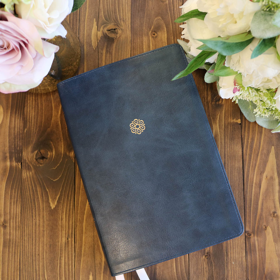 NIV, The Woman's Study Bible, Full-Color, Red Letter: Receiving God's Truth for Balance, Hope, and, product view 2