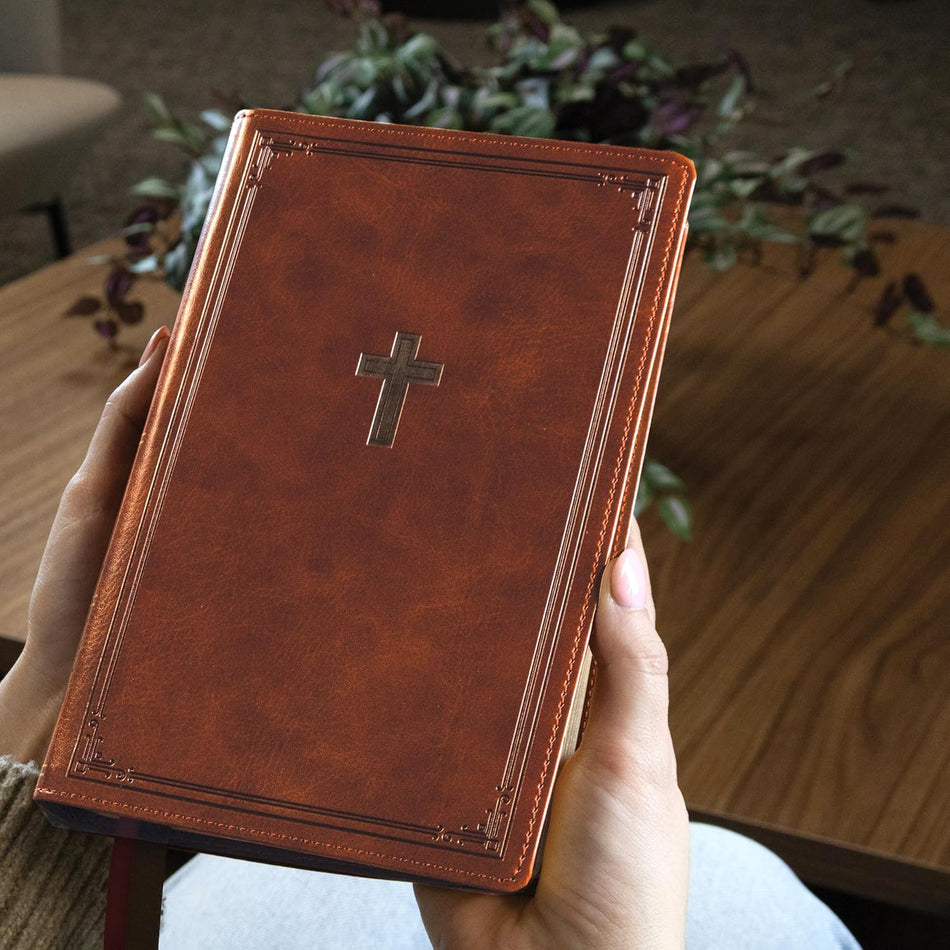 KJV Personal Size Large Print End-of-Verse Reference Bible, Red Letter, Comfort Print – Leathersoft™, Brown, product view 2