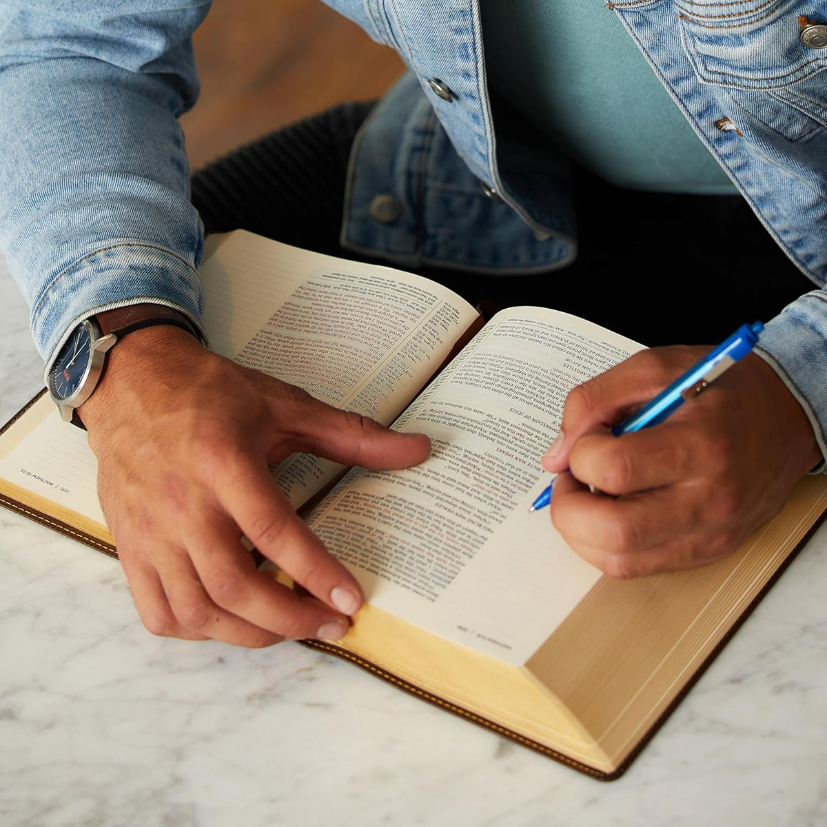 NKJV, Journal the Word Reference Bible, Red Letter Edition, Comfort Print – Hardcover, Floral, product view 5