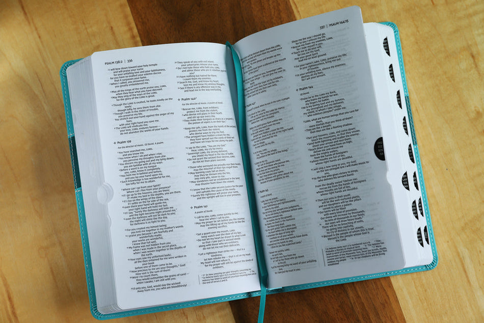 NIV, Premium Gift Bible, Red Letter Edition, Comfort Print: The Perfect Bible for Any Gift-Giving Occasion, product view 2