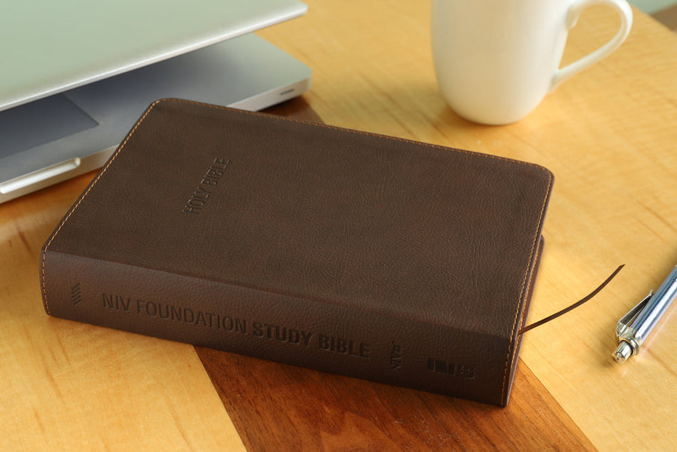 NIV, Foundation Study Bible, Red Letter Edition – Leathersoft™, Earth Brown Matte, Thumb Indexed, product view 2
