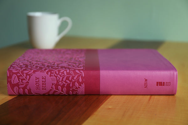 NIV, Super Giant Print Reference Bible, Red Letter Edition, Comfort Print – Leathersoft™, Pink, product view 2