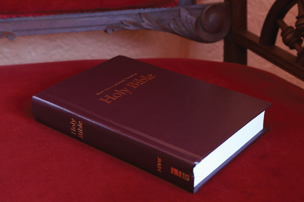 Church Pew Bible (NIV) - Burgundy Hardcover by HarperCollins, product view 3