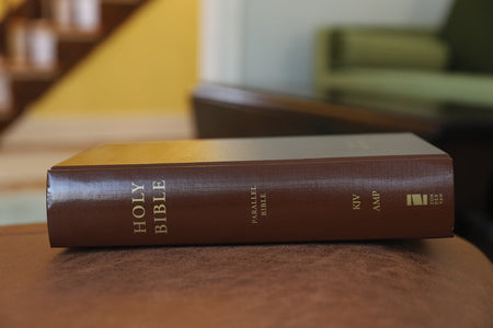 KJV, Amplified, Parallel Bible, Large Print, Red Letter Edition: Two Bible Versions Together for Study and, product view 3