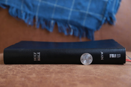 NIV, Thinline Bible, Giant Print, Red Letter, Comfort Print – Bonded Leather, Black by HarperCollins, product view 3