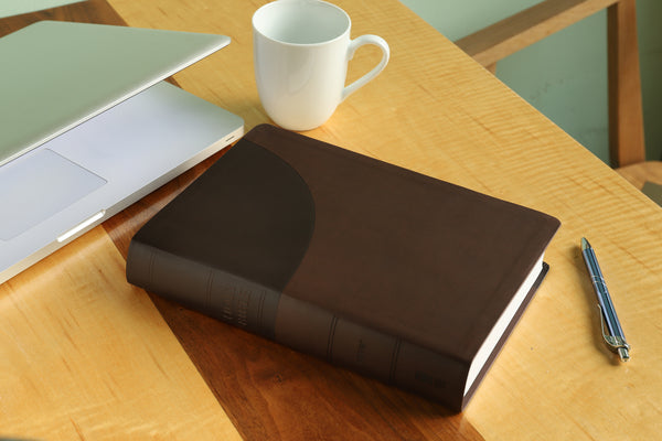 NIV, Super Giant Print Reference Bible, Red Letter Edition, Comfort Print – Leathersoft™, Chocolate, product view 2