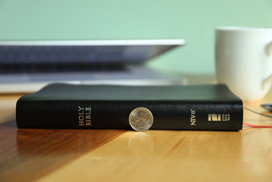 NIV, Thinline Reference Bible, Red Letter Edition, Comfort Print – Bonded Leather, Black by HarperCollins, product view 2