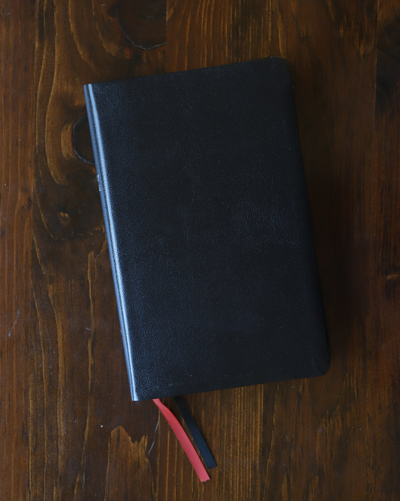 NIV, Thinline Reference Bible, Red Letter Edition, Comfort Print – Bonded Leather, Black, Thumb Indexed, product view 2