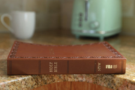 NIV, Holy Bible, Soft Touch Edition, Comfort Print – Leathersoft™, Brown by HarperCollins, product view 4