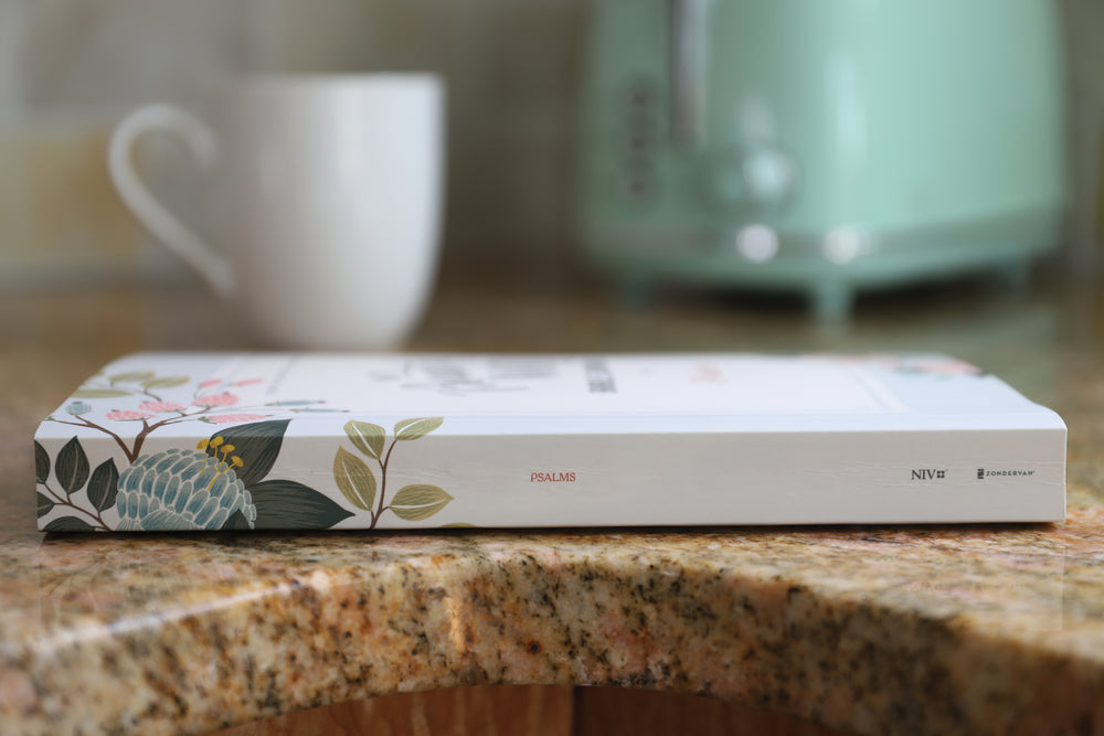 Beautiful Word Paperback Bible Journal (NIV) - Psalms by HarperCollins, product view 4
