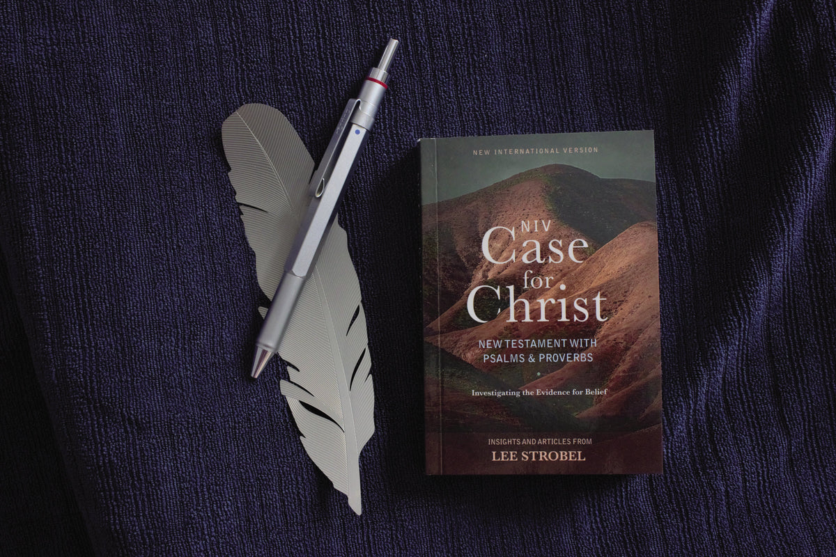 NIV, Case for Christ New Testament with Psalms and Proverbs, Pocket-Sized, Paperback, Comfort Print, product view 3