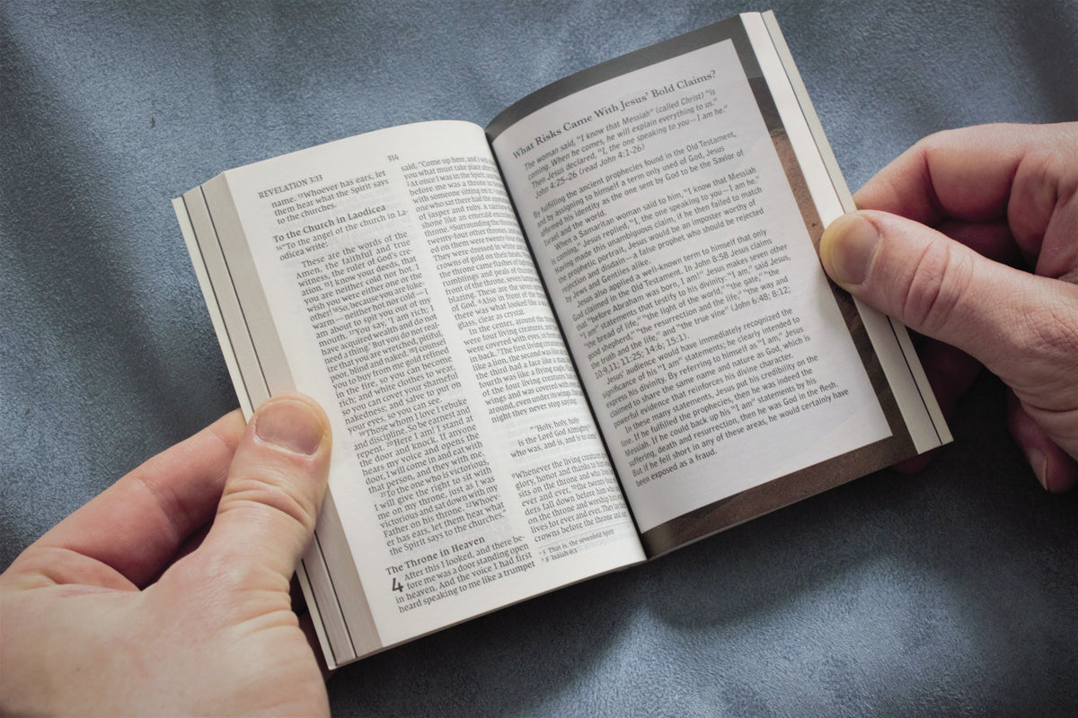 NIV, Case for Christ New Testament with Psalms and Proverbs, Pocket-Sized, Paperback, Comfort Print, product view 5