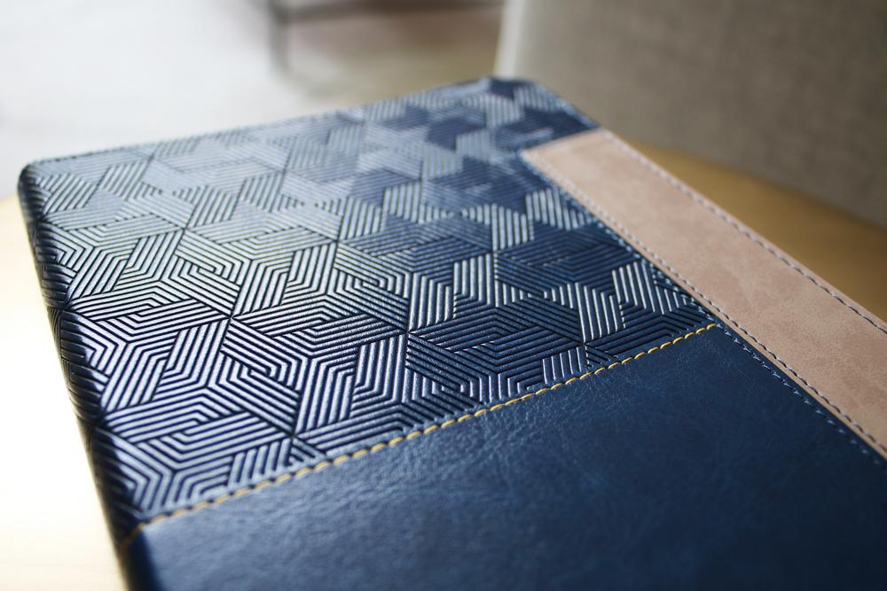 NIV, Thinline Bible, Leathersoft, Red Letter, Comfort Print by HarperCollins, product view 3