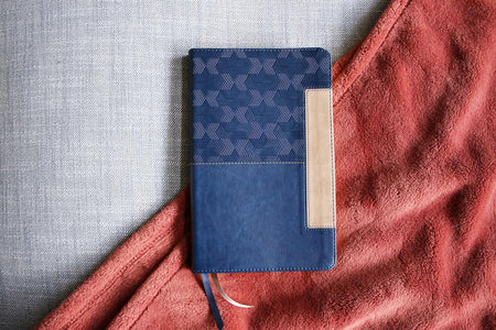 NIV, Thinline Bible, Leathersoft, Red Letter, Comfort Print by HarperCollins, product view 4
