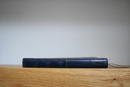 NIV, Thinline Bible, Leathersoft, Red Letter, Comfort Print by HarperCollins, product view 5