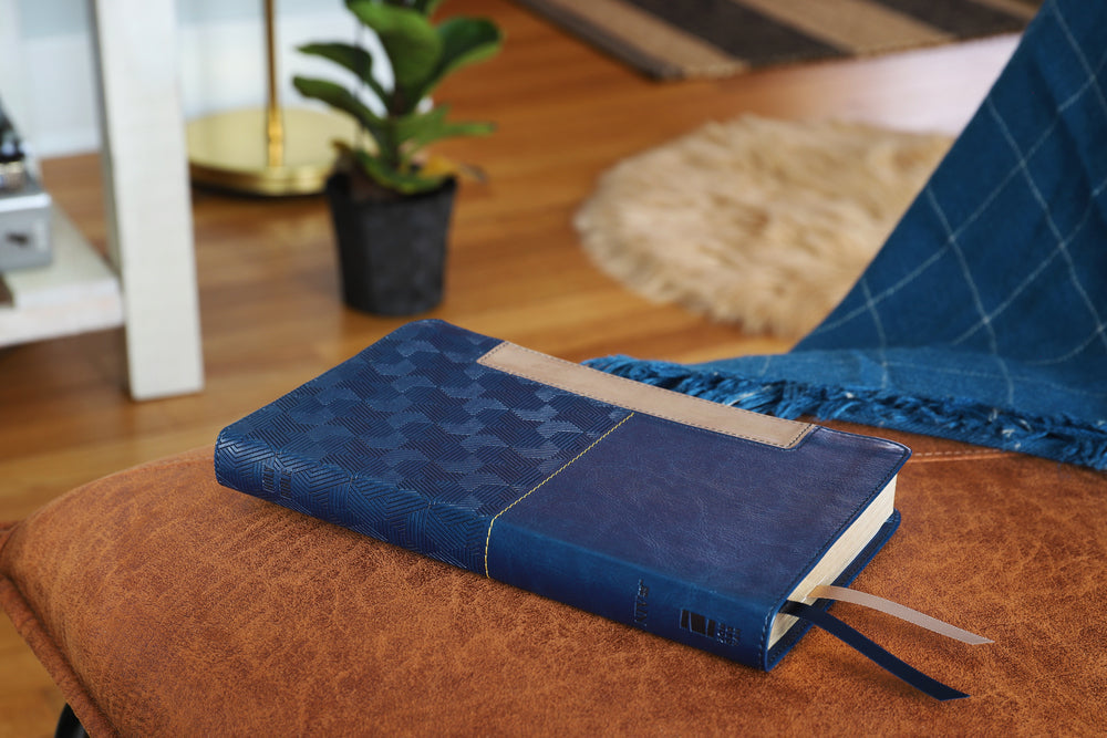 NIV, Thinline Bible, Leathersoft, Red Letter, Comfort Print by HarperCollins, product view 2