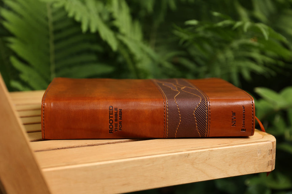 Rooted: The NIV Bible for Men, Comfort Print – Leathersoft™, Brown by HarperCollins, product view 2