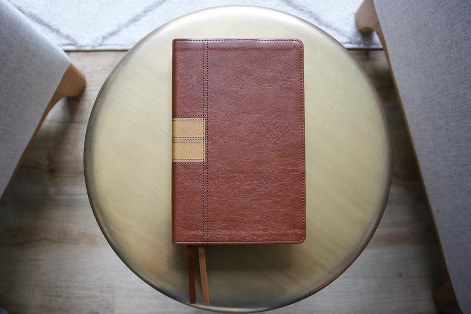NIV, Thinline Reference Bible, Red Letter Edition, Comfort Print – Leathersoft™, Brown by HarperCollins, product view 2