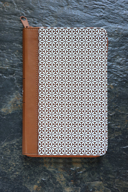 NIV, Thinline Bible, Compact, Red Letter, Comfort Print – Leathersoft™, Brown/White by HarperCollins