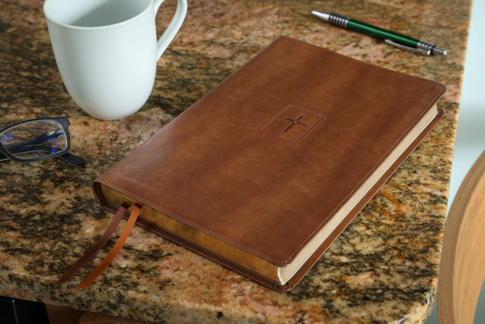 NIV, Thinline Bible, Large Print, Red Letter, Comfort Print – Leathersoft™, Brown by HarperCollins, product view 3
