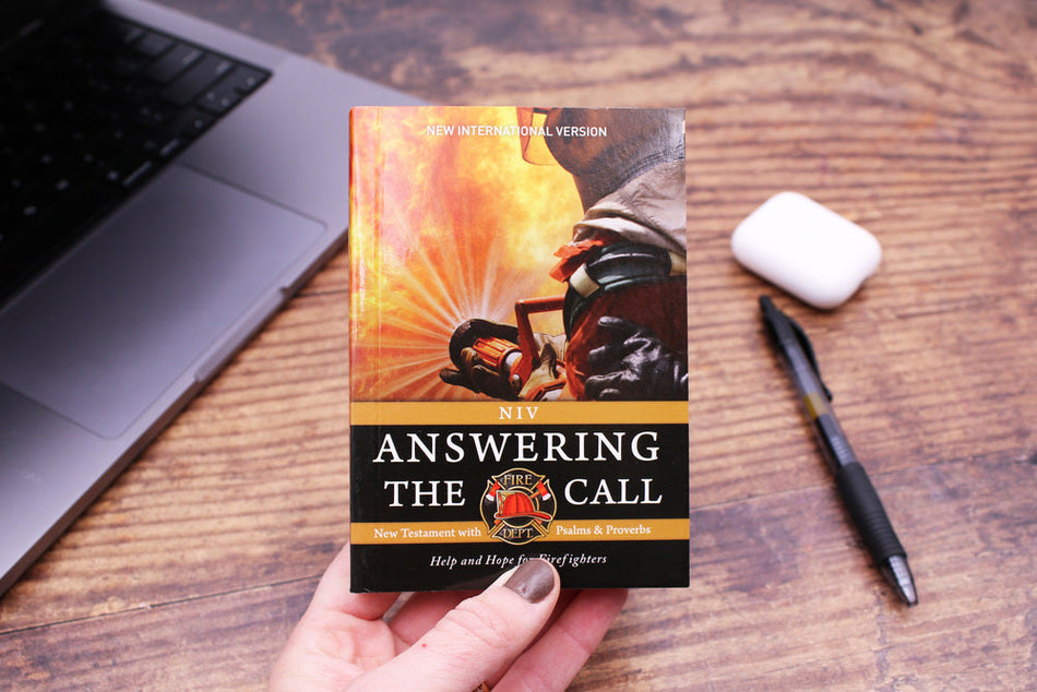 NIV, Answering the Call New Testament with Psalms and Proverbs, Pocket-Sized, Paperback, Comfort Print: Help, product view 2