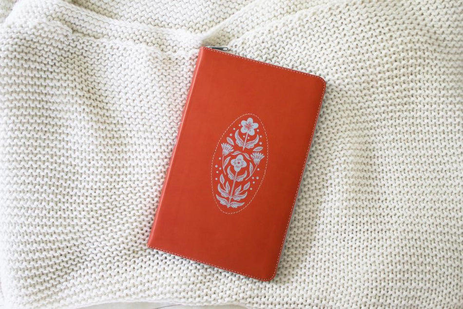 NIV, Thinline Bible, Leathersoft, Zippered, Red Letter, Comfort Print by HarperCollins, product view 2
