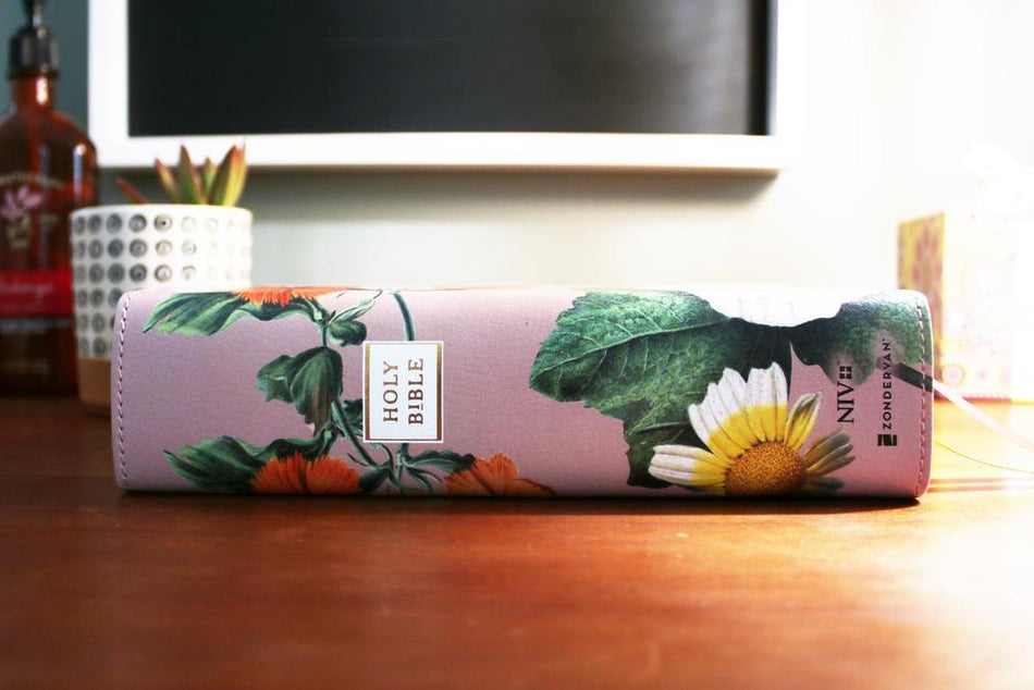 NIV, Artisan Collection Bible, Large Print, Red Letter, Comfort Print – Leathersoft™, Blush Floral, product view 2