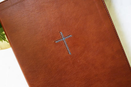 NIV, Quest Study Bible, Comfort Print: The Only Q and A Study Bible – Leathersoft™, Brown (9780310465850), product view 3